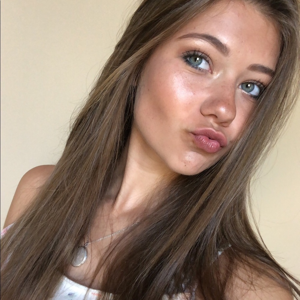 Meet your Posher, Katelyn